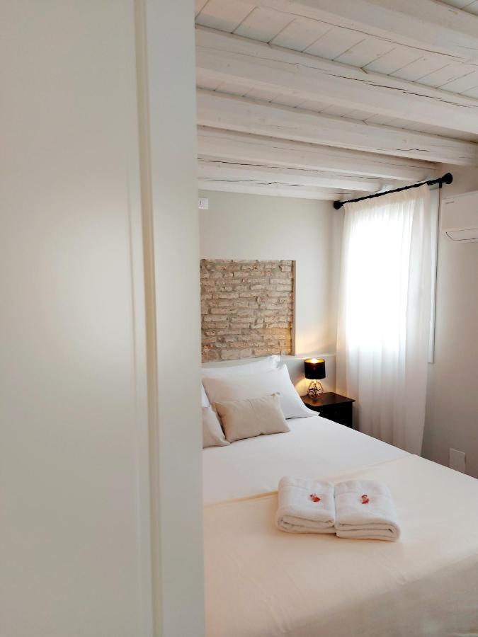 Canal Vena Apartsuite House Chioggia Bagian luar foto
