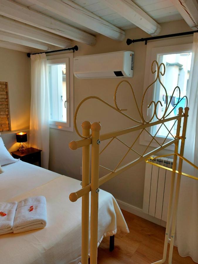 Canal Vena Apartsuite House Chioggia Bagian luar foto